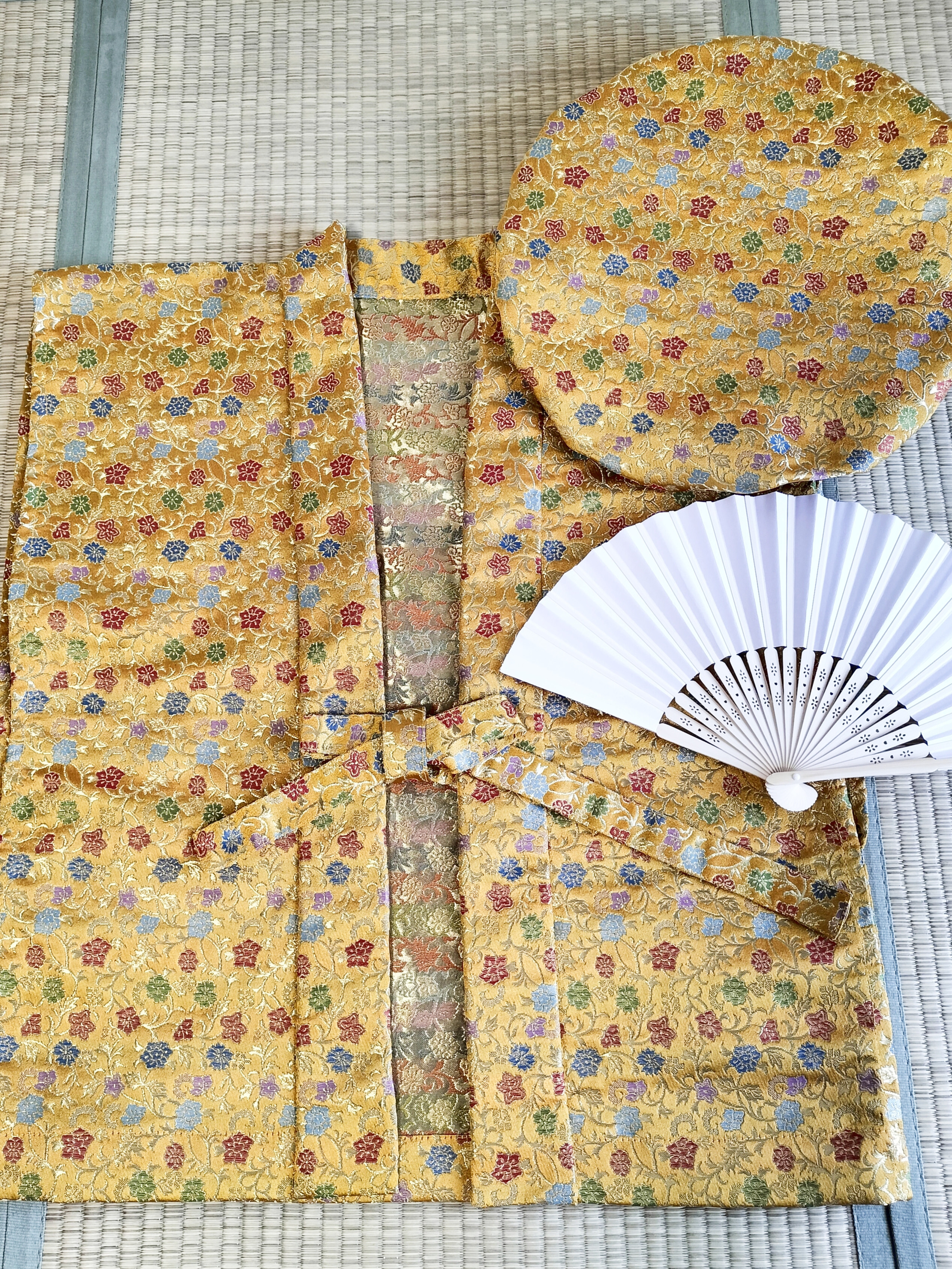 西陣織金襴美人唐草華柄黄色ちゃんちゃんこ2点セット