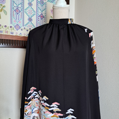 ★着物リメイク/黒留袖/ラグランスリーブ/ハイネックワンピ―ス/一点物 /正絹★ ☆着物リメイク/黒留袖/ラグランスリーブ/ハイネックワンピ―ス/一点物