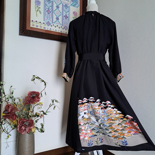 ★着物リメイク/黒留袖/ラグランスリーブ/ハイネックワンピ―ス/一点物 /正絹★ ☆着物リメイク/黒留袖/ラグランスリーブ/ハイネックワンピ―ス/一点物