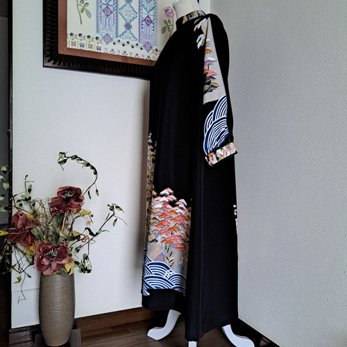 ★着物リメイク/黒留袖/ラグランスリーブ/ハイネックワンピ―ス/一点物 /正絹★ ☆着物リメイク/黒留袖/ラグランスリーブ/ハイネックワンピ―ス/一点物