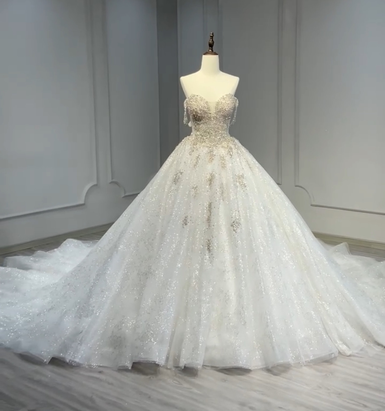 高品質保証　キラキラストーン　袖あり　2の腕カバー　大人気ウェディングドレス　韓国風　ロングトレーン　編み上げブライダル