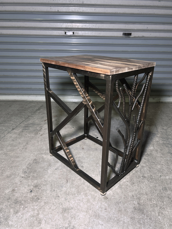 ASE デザイン性を重視したサイドテーブル 粉体塗装を施した他にはない