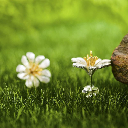 シレネアルメリアの花のピアス - 繊細で美しい花びらを忠実に再現する　P193 シレネアルメリアの花のピアス - 繊細で美しい花びらを忠実に