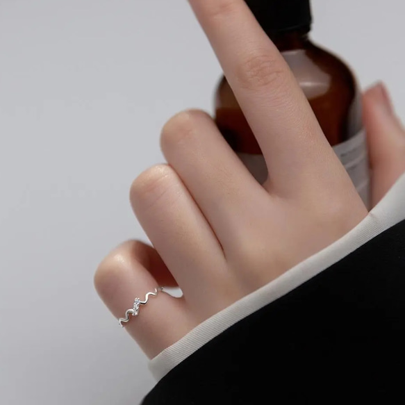 シルバー925 ウェーブ ピンキーリング 華奢 上品 フリーサイズ 調整