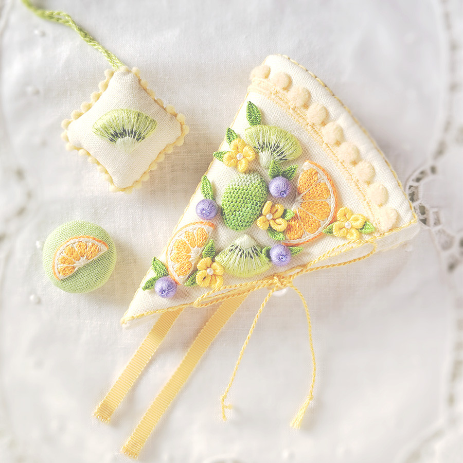 ＊Pikolapin刺しゅう菓子店＊《フルーツケーキセット》キウイ＆オレンジ♪かわいい手芸小物3点セット
