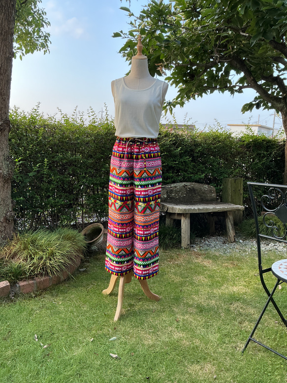 アフリカの生地チテンゲで作った可愛い柄の　ゆったりパンツ 3枚目の画像