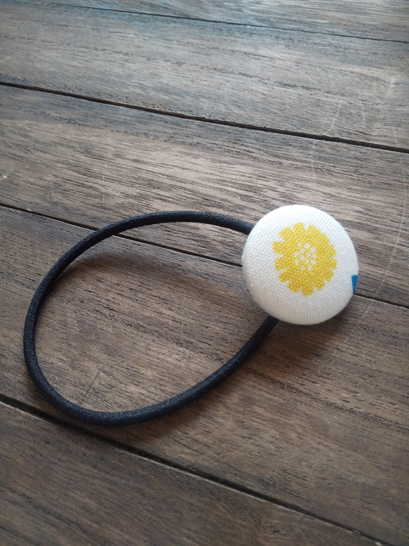 くるみボタンヘアゴム 1枚目の画像