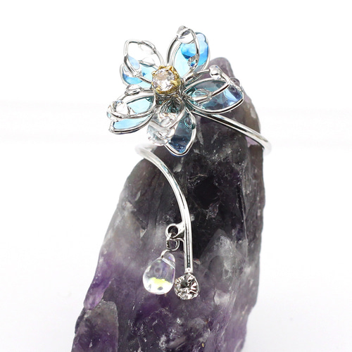 氷花の雫｜ブルー フラワーリング 調節可能 指輪 指輪・リング Gem