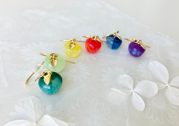 【ピアス・イヤリング】選べる青りんごアクセサリー水色グリッター光るライラックりんご　金属アレルギー対応 13枚目の画像