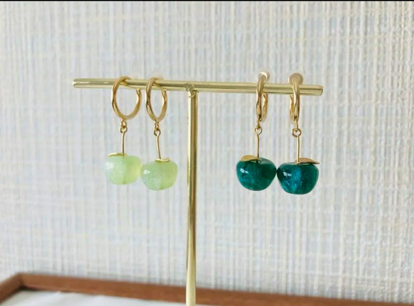 【ピアス・イヤリング】選べる青りんごアクセサリー水色グリッター光るライラックりんご　金属アレルギー対応 14枚目の画像