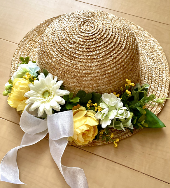 ＊*..お花が溢れる麦わら帽子アレンジ..＊°..夏色インテリア 2枚目の画像
