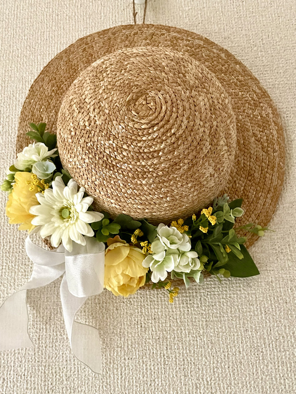 ＊*..お花が溢れる麦わら帽子アレンジ..＊°..夏色インテリア 1枚目の画像