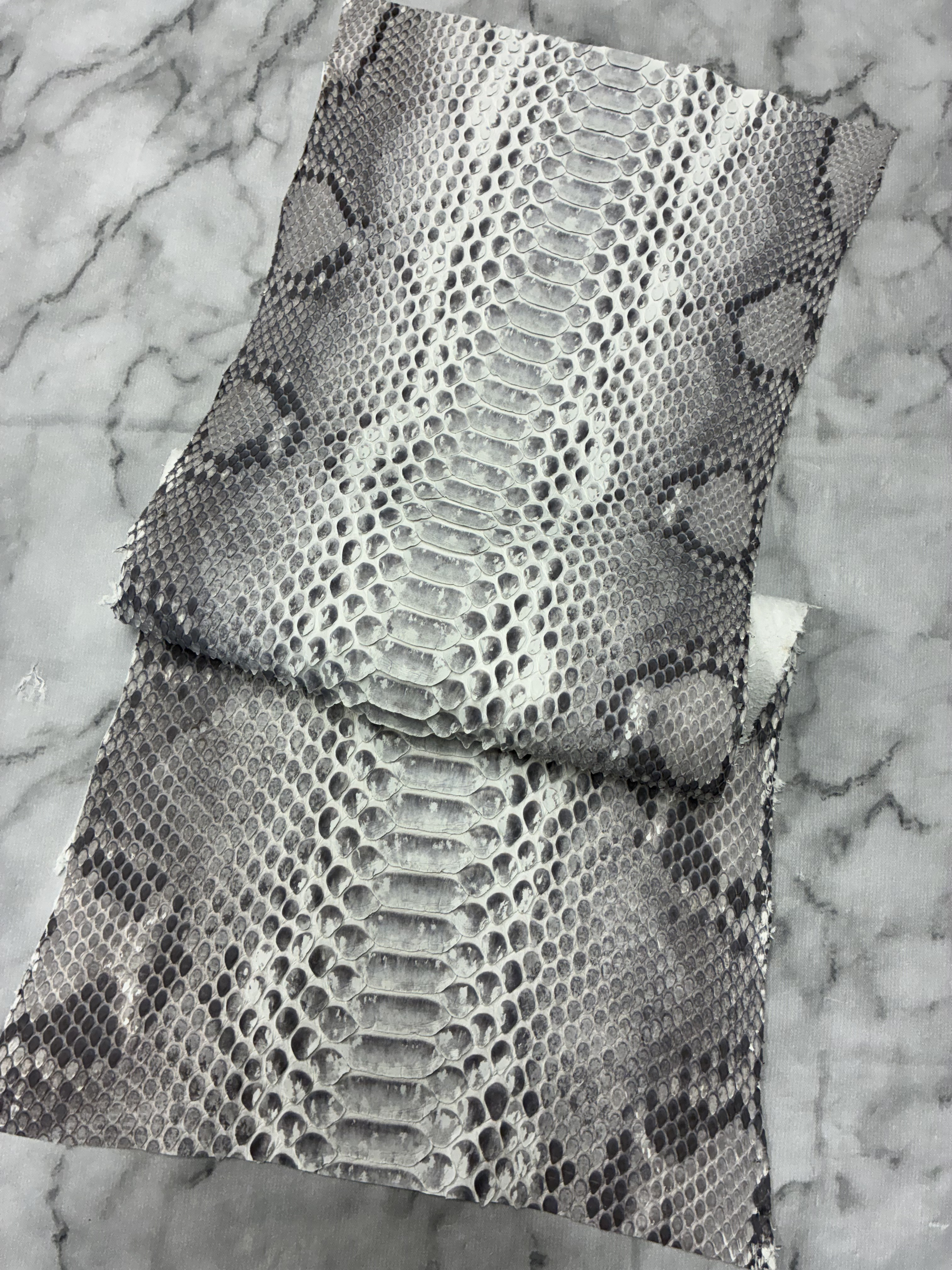 パイソン ヘビ革 ナチュラルカラー×マット 60cm革_P180