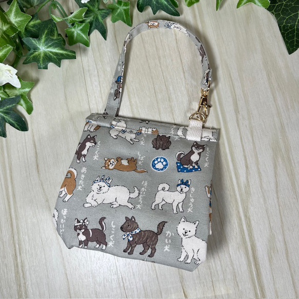 和犬がいっぱいのファスナー付きミニミニポーチ　送料込み 2枚目の画像