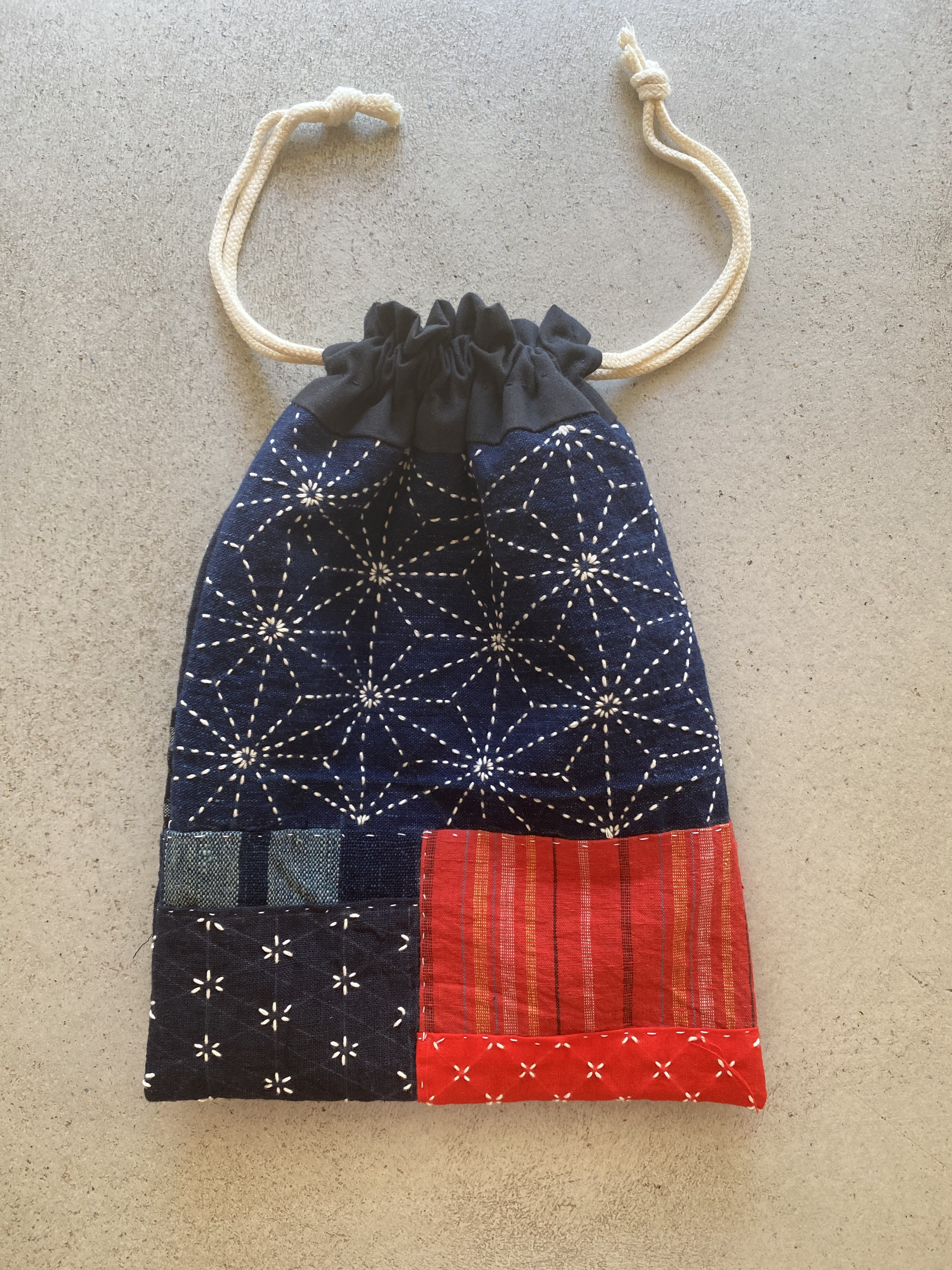刺し子、古布のパッチワーク巾着