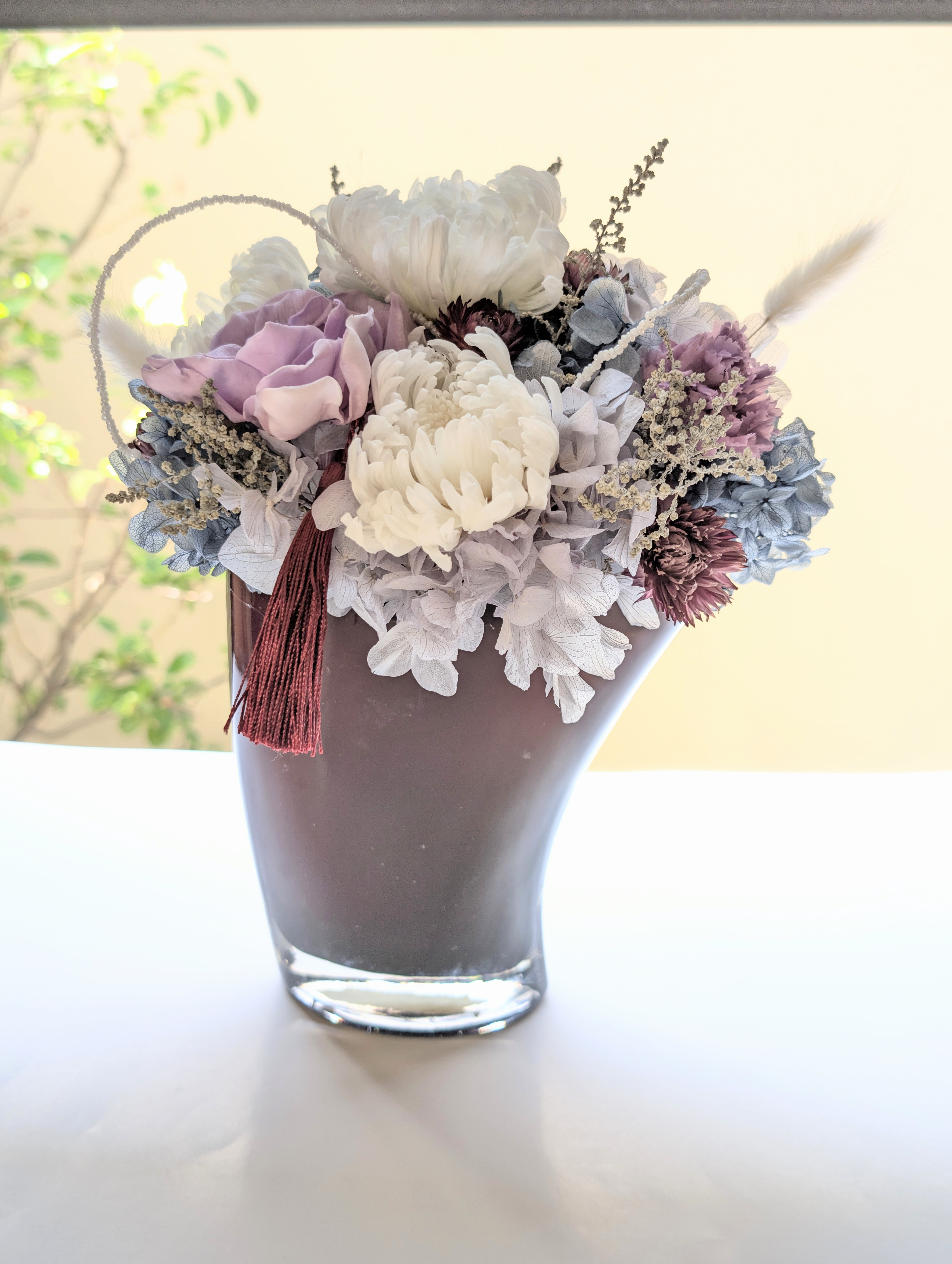 静寂の祈り 〜紫のくちなしと白菊の仏花、プリザーブドフラワー