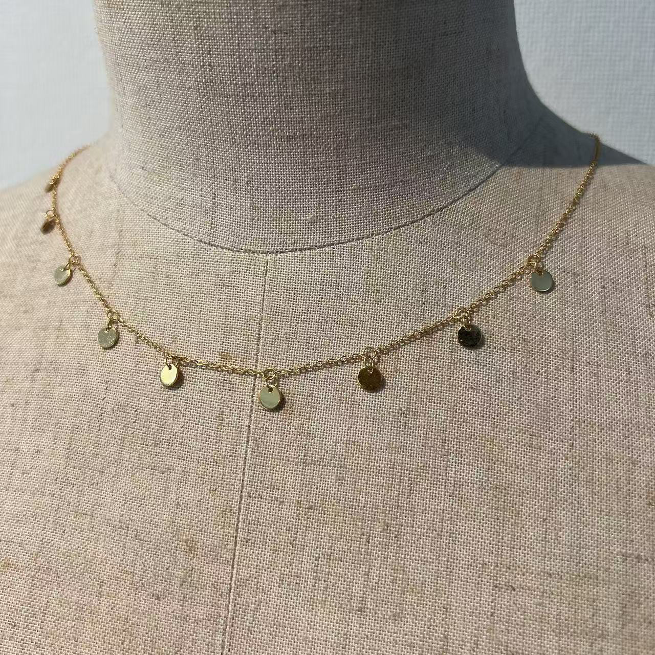 ゴールドサークル装飾９連ネックレス