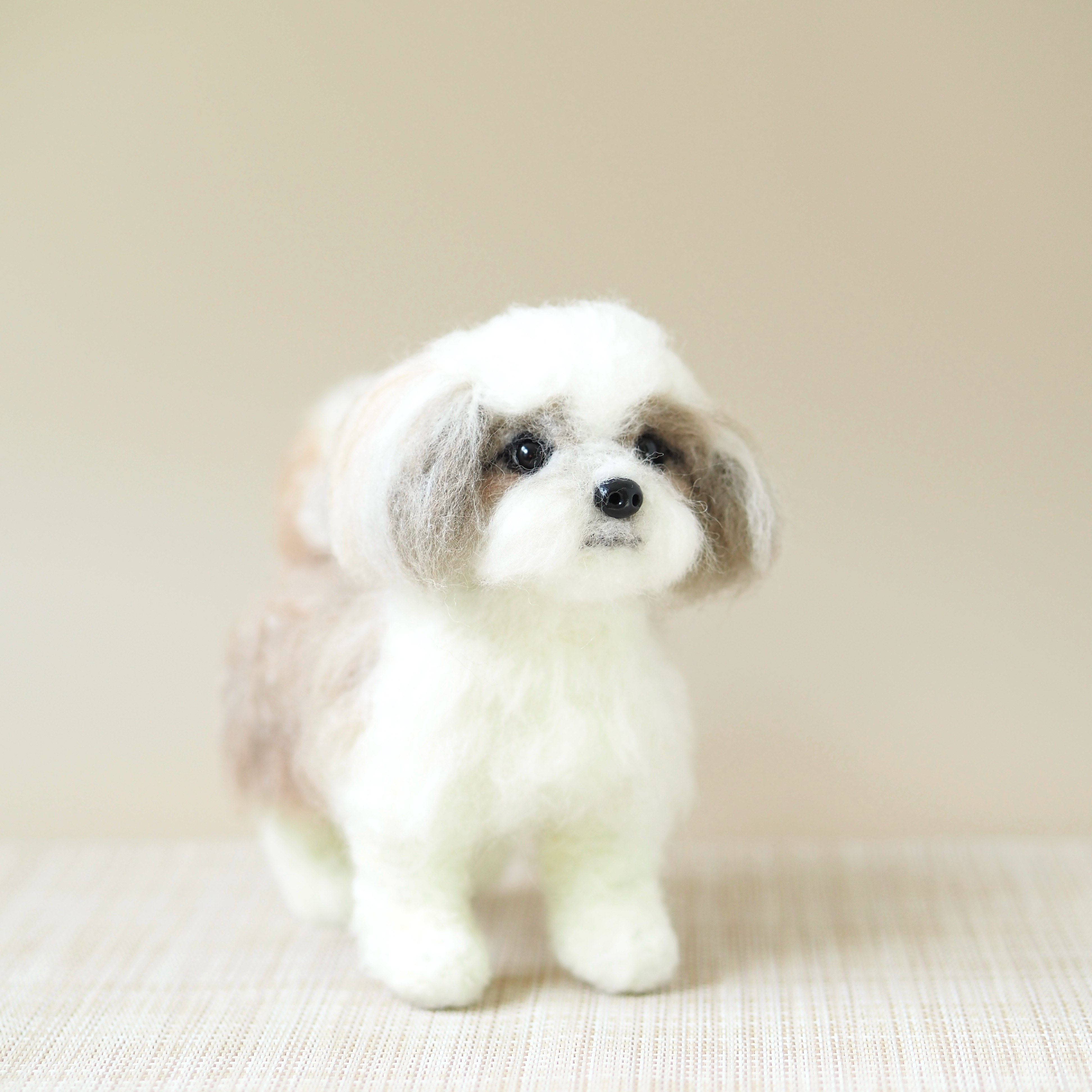 いつでもいっしょ♪ 羊毛フェルトのちいさなシーズー ふわふわ犬のぬいぐるみ