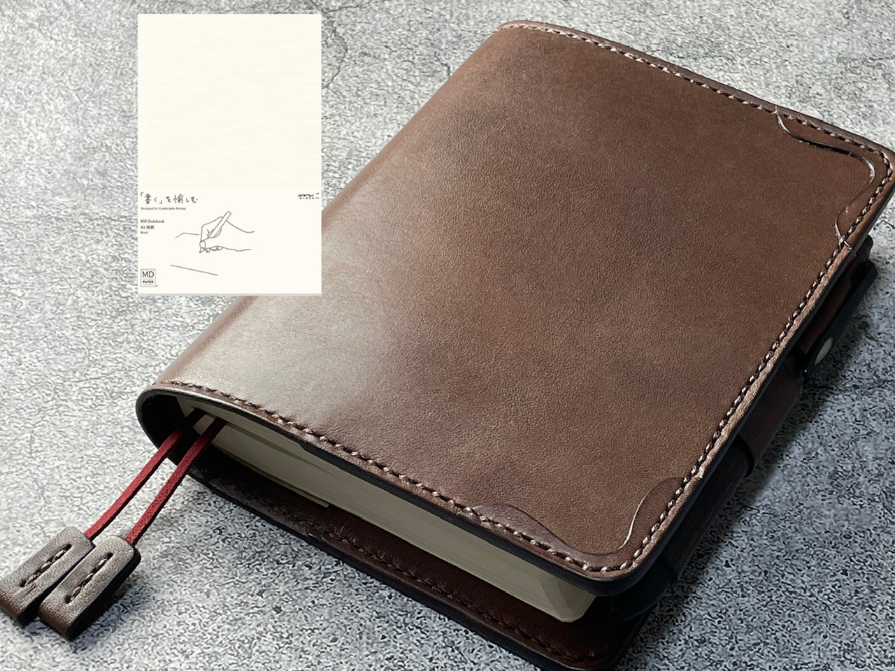 【手縫】ミドリ MDノート （A5 無罫）用チョコ色着せ替え本革カバー（バタフライストッパー） 2本しおり付き