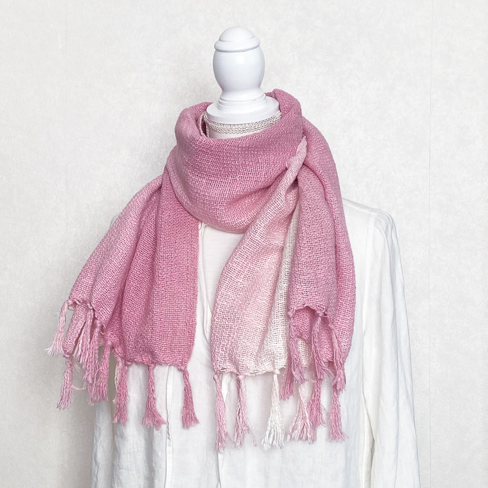 草木染めのふわふわコットンストール　パステルピンクグラデ