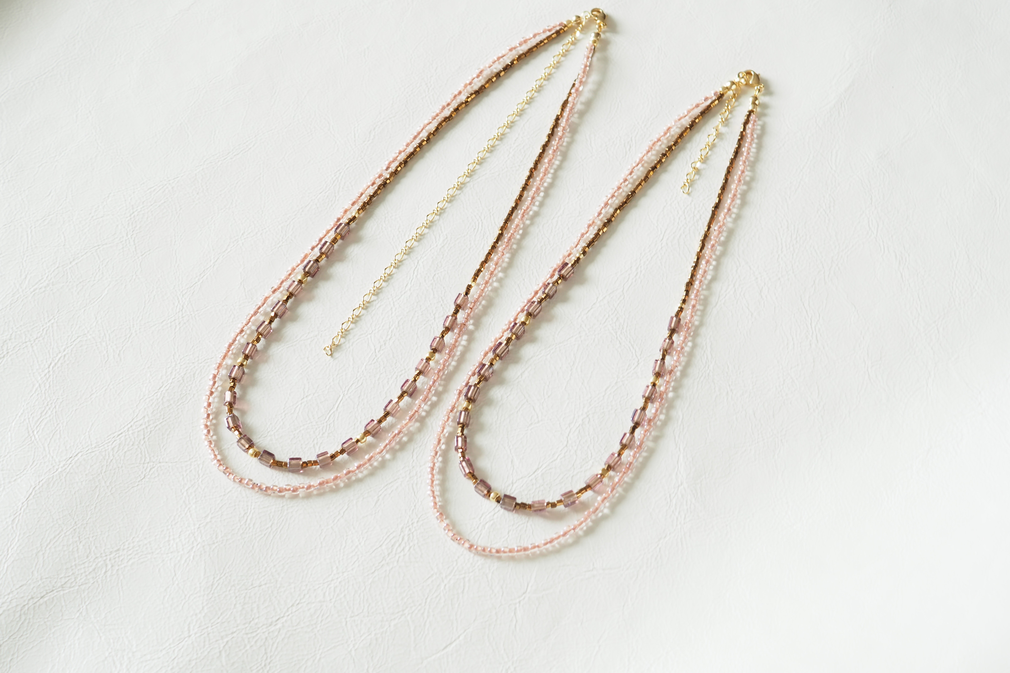 【2サイズあり】くすみピンクとパープルの2連ネックレス　ブラウン　ブロンズ　紫　くすみカラー　広島ビーズ