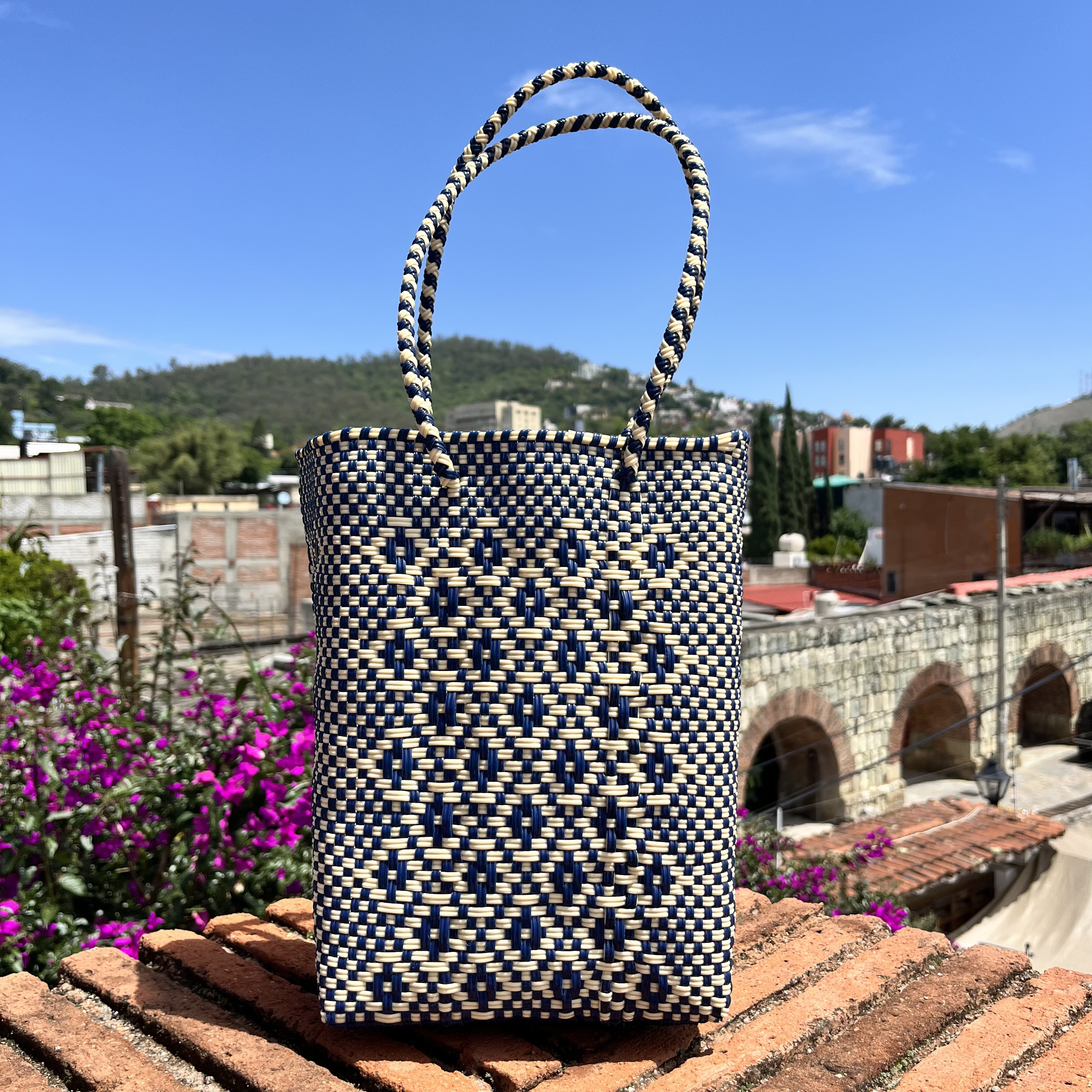 【メキシコ製】メルカドバック・カゴバックS（ロングハンドル）　ロンボ/紺×白