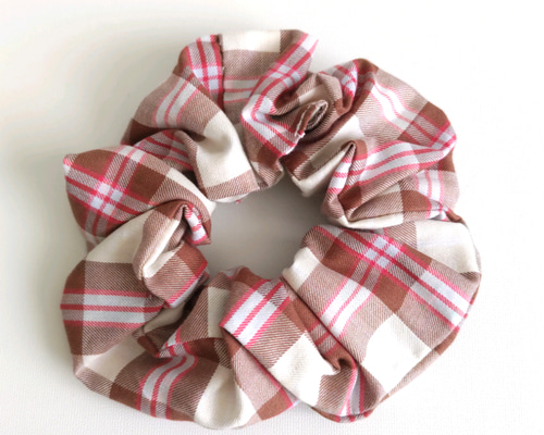 制服にポイントプラス♪ 大人かわいいタータンチェック柄シュシュ