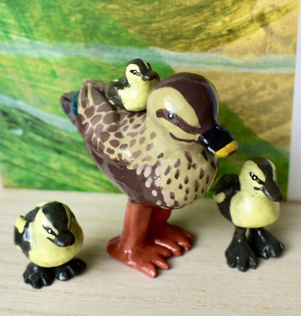 《受注制作》カルガモ親子の置物　もっちり脚シリーズ