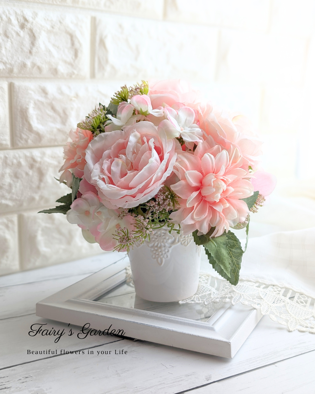 バラとダリアのアレンジメント　アーティフィシャルフラワー　造花