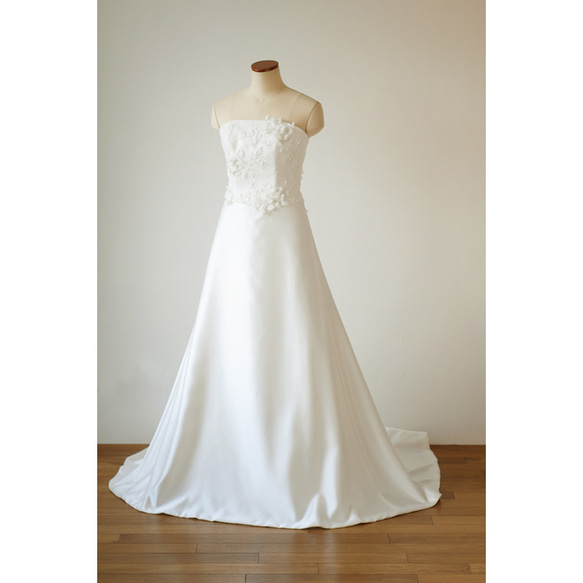 ウエディングドレス フレアライン レース＆サテン 9号 日本製 オフホワイト ウエディングドレス フレアライン レース＆サテン 9号 日本製 オフホワイト