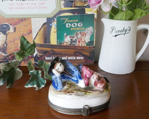 リモージュボックス　ドッグハウスと犬　フランス製トリンケットボックス リモージュボックスドッグハウスと犬フランス製トリンケットボックス