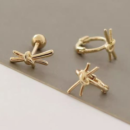 10K（片耳）K10YG中折れフープピアスK10金ネジ式ピアスリボンモチーフ