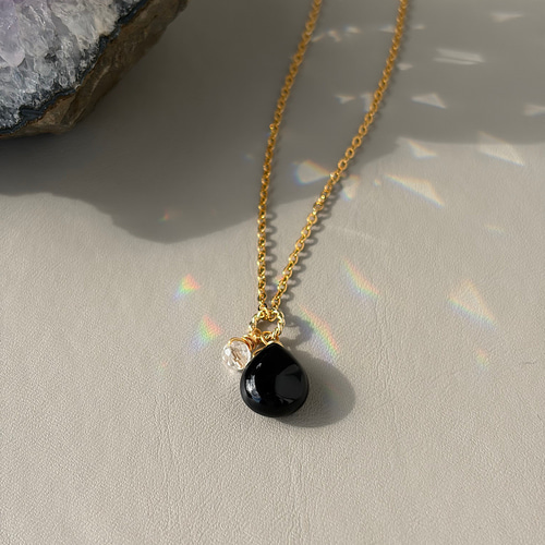 14th系 ネックレス 黒い羽根と天然石 牙 K10ネックレス エクラ ブラックスピネル｜MONATELIER（モナトリエ