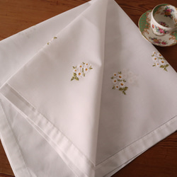 手刺繍入りパネル　クロッシェ編みレース繋ぎ　生成り　テーブルクロス 手刺繍入りパネル クロッシェ編みレース繋ぎ 生成り テーブル