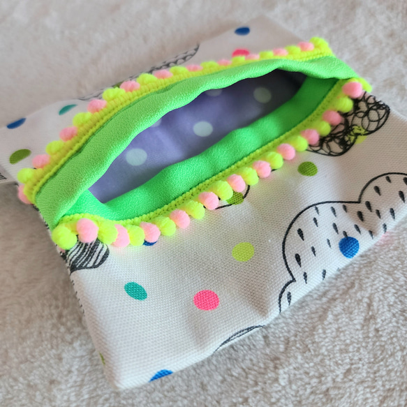 霓虹色絨球紙巾盒 第3張的照片