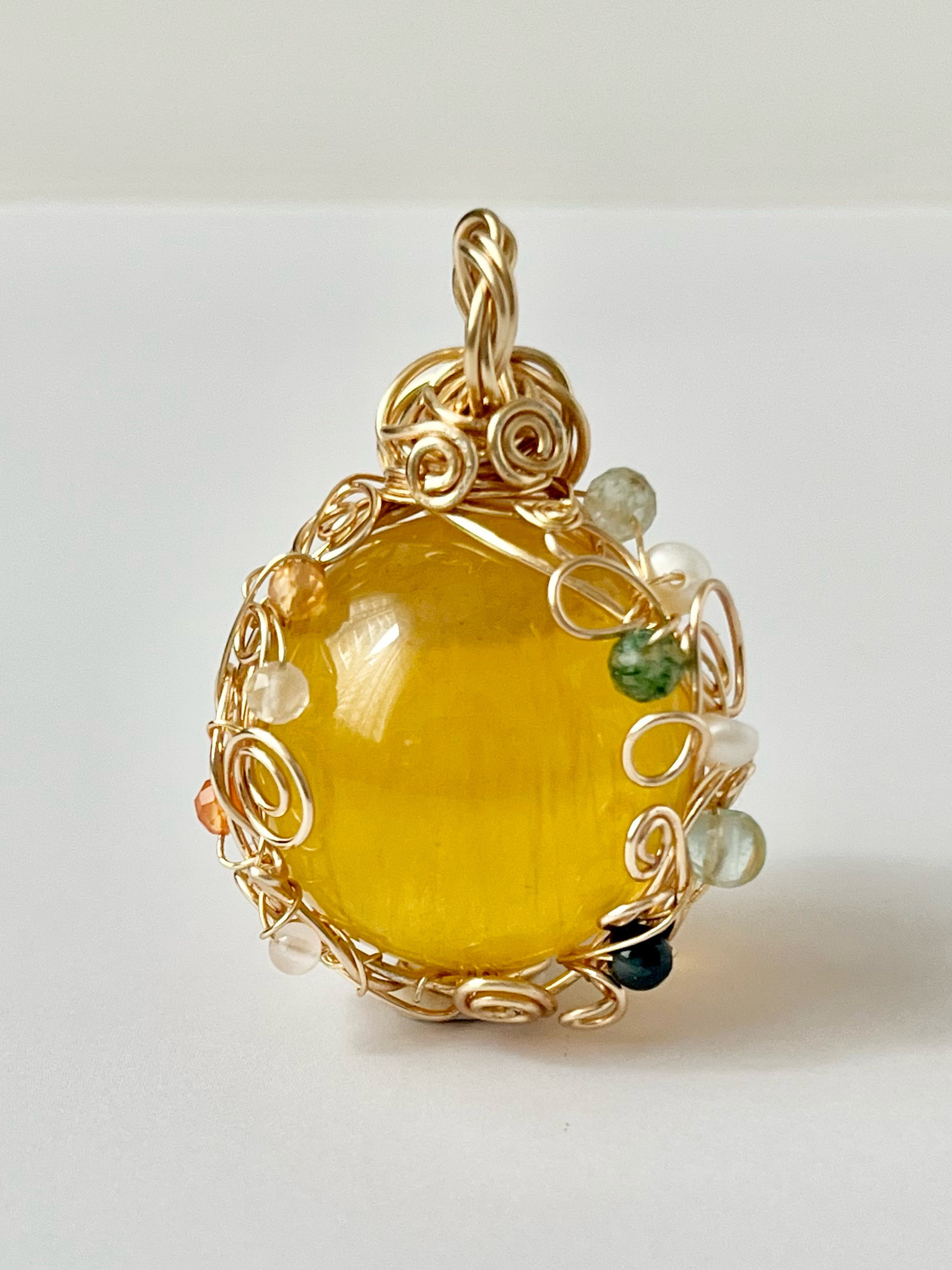 しあわせのひかり　～イエローフローライト（ワイヤーアクセサリー＊ワイヤーアートネックレス＊ワイヤーアートジュエリー天然石