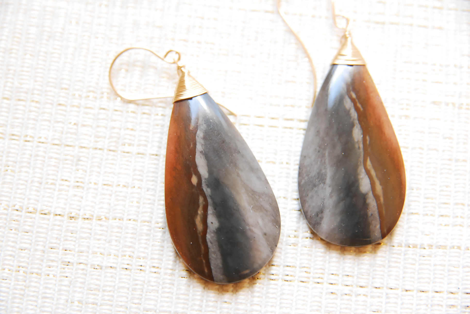 雫形ポリクロームジャスパーのピアス　１４kgf