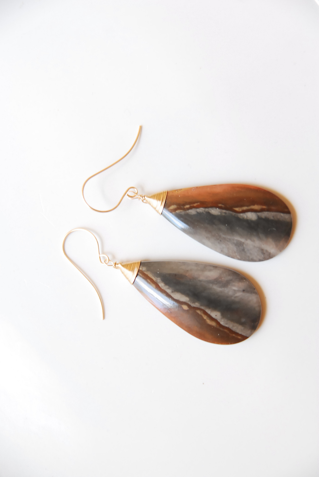 雫形ポリクロームジャスパーのピアス　１４kgf