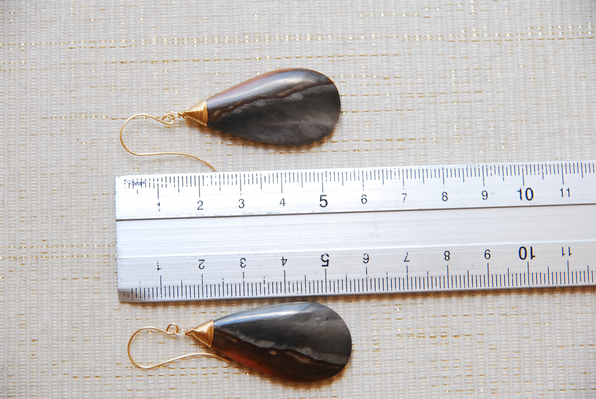 雫形ポリクロームジャスパーのピアス　１４kgf