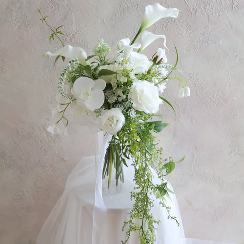♢清楚で上品なクラッチブーケ／白グリーンブーケ／ウェディングブーケ