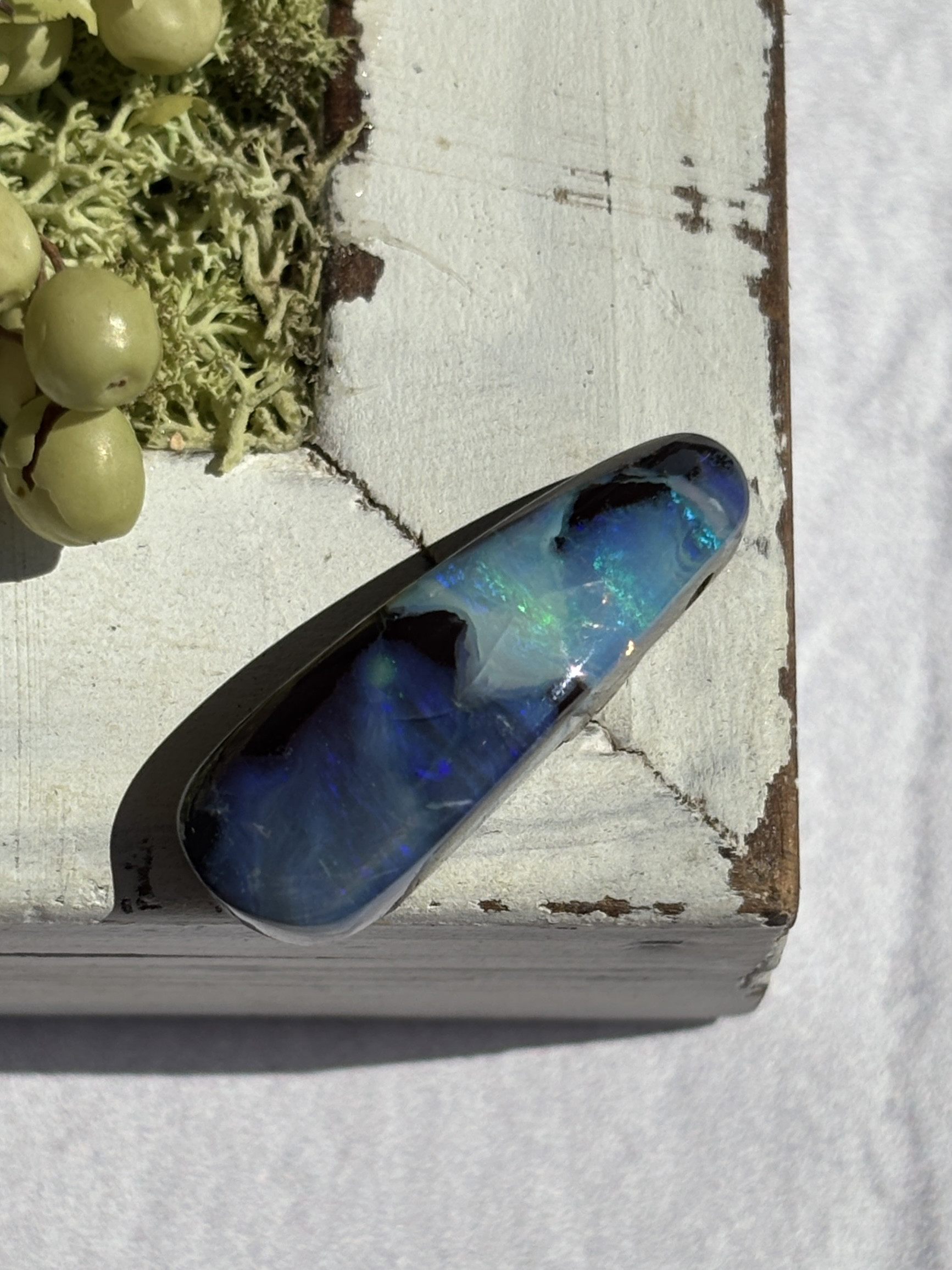 大地と水と光の ボルダーオパール　28　フルフェイス　穴あき　天然石 天然色