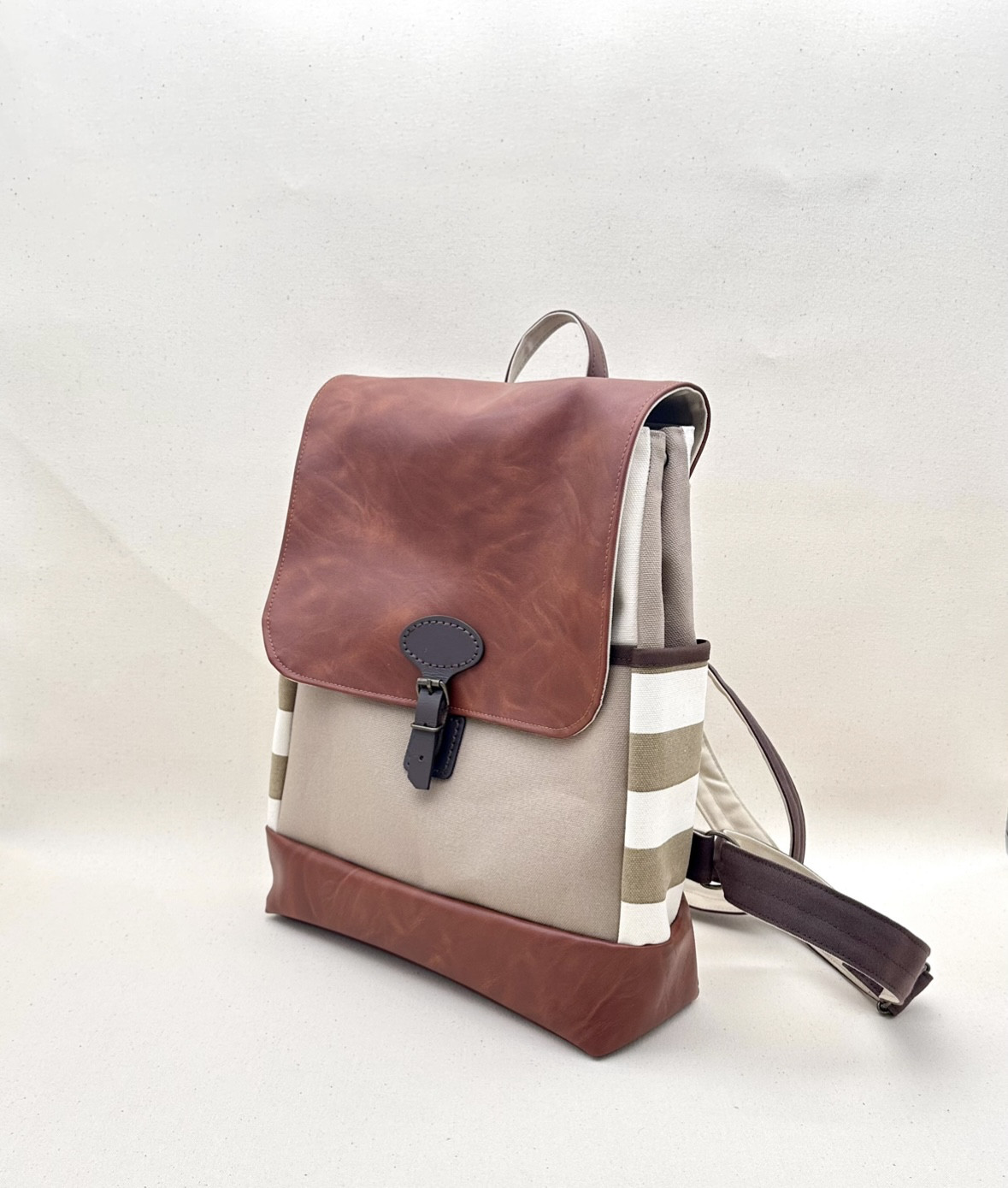 帆布と合皮のリュック(A4サイズ)在庫あり