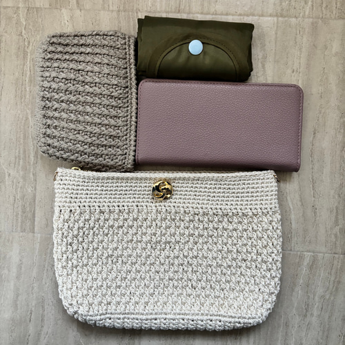 ちょっと大きめ大人女子の手編みポーチ／全9色 ／Dカン付／ショルダー