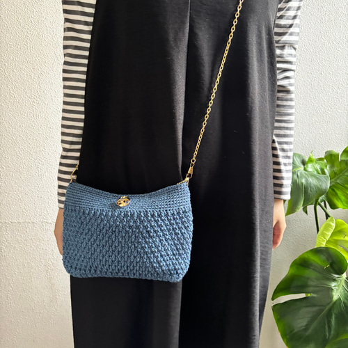 ちょっと大きめ大人女子の手編みポーチ／全9色 ／Dカン付／ショルダー