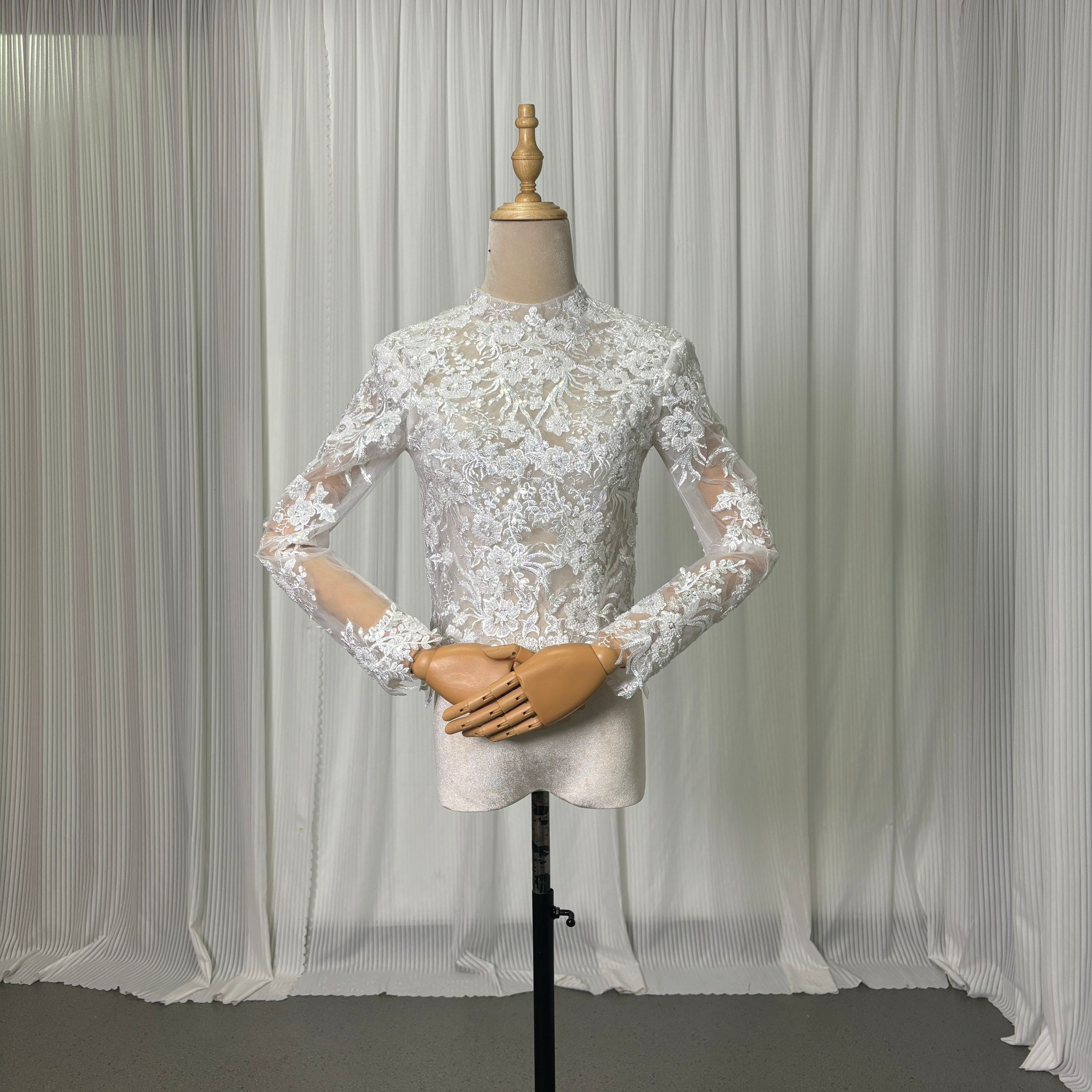 送料無料！ボレロ ロングスリーブ ハイネック くるみボタン  3D立体レース刺繍 オフホワイト  結婚式