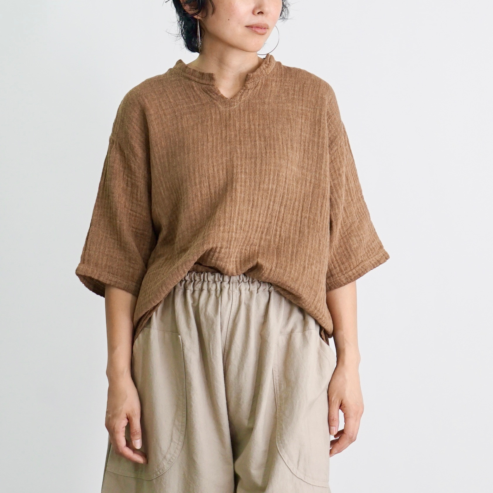 キーネックガーゼTシャツ/ブラウン/ヘリンボーンガーゼ