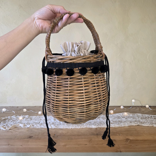 アンティーク　シェル装飾付きかごバッグ 花編み 山葡萄かごバッグ 高級 六角花編み みだれ編み 山ぶどう