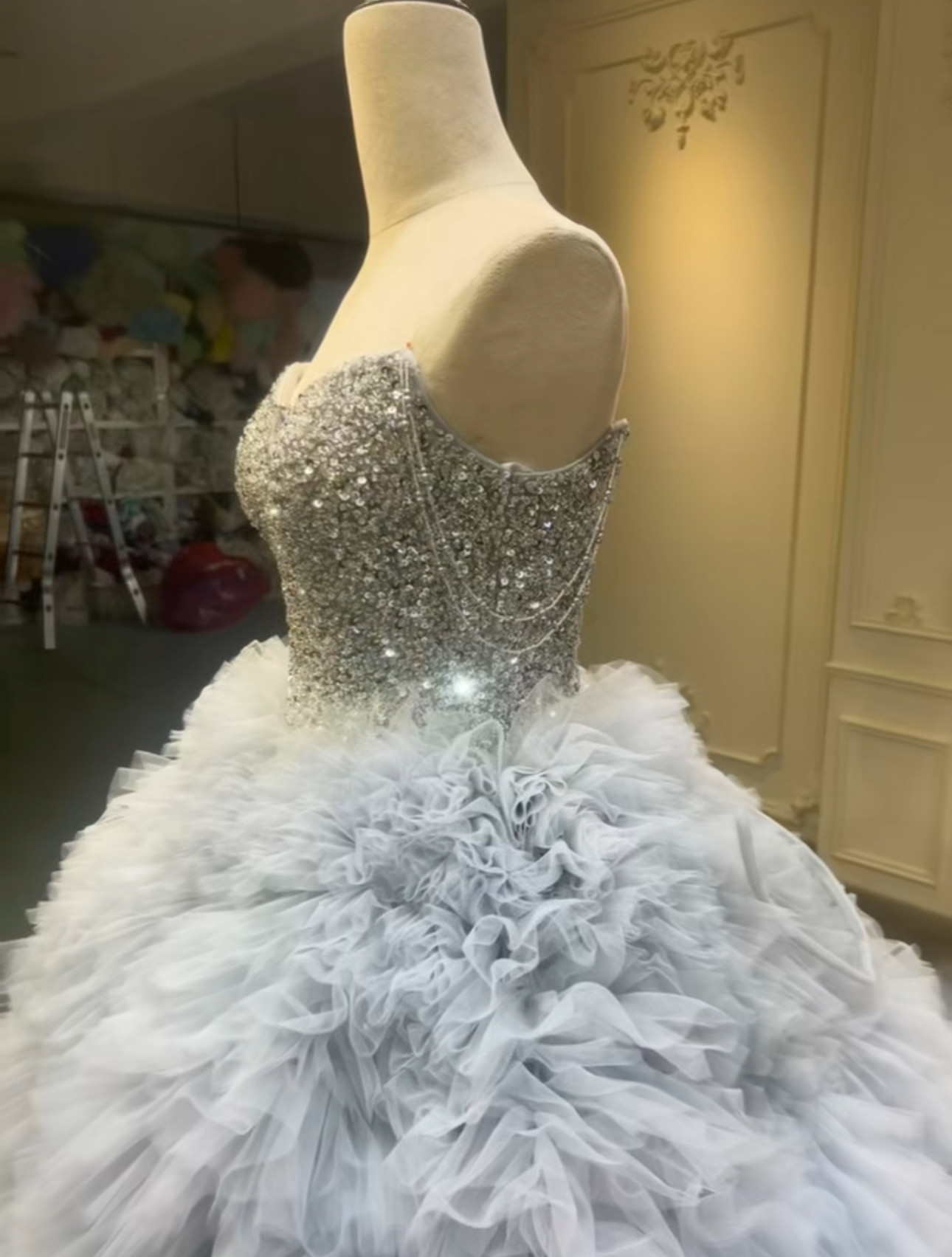 韓国スタイル　ギャザースカート　プリンセスライン高級なグレー　カラー変更可能　ロングトレーン　キラキラストーン　背中みせ