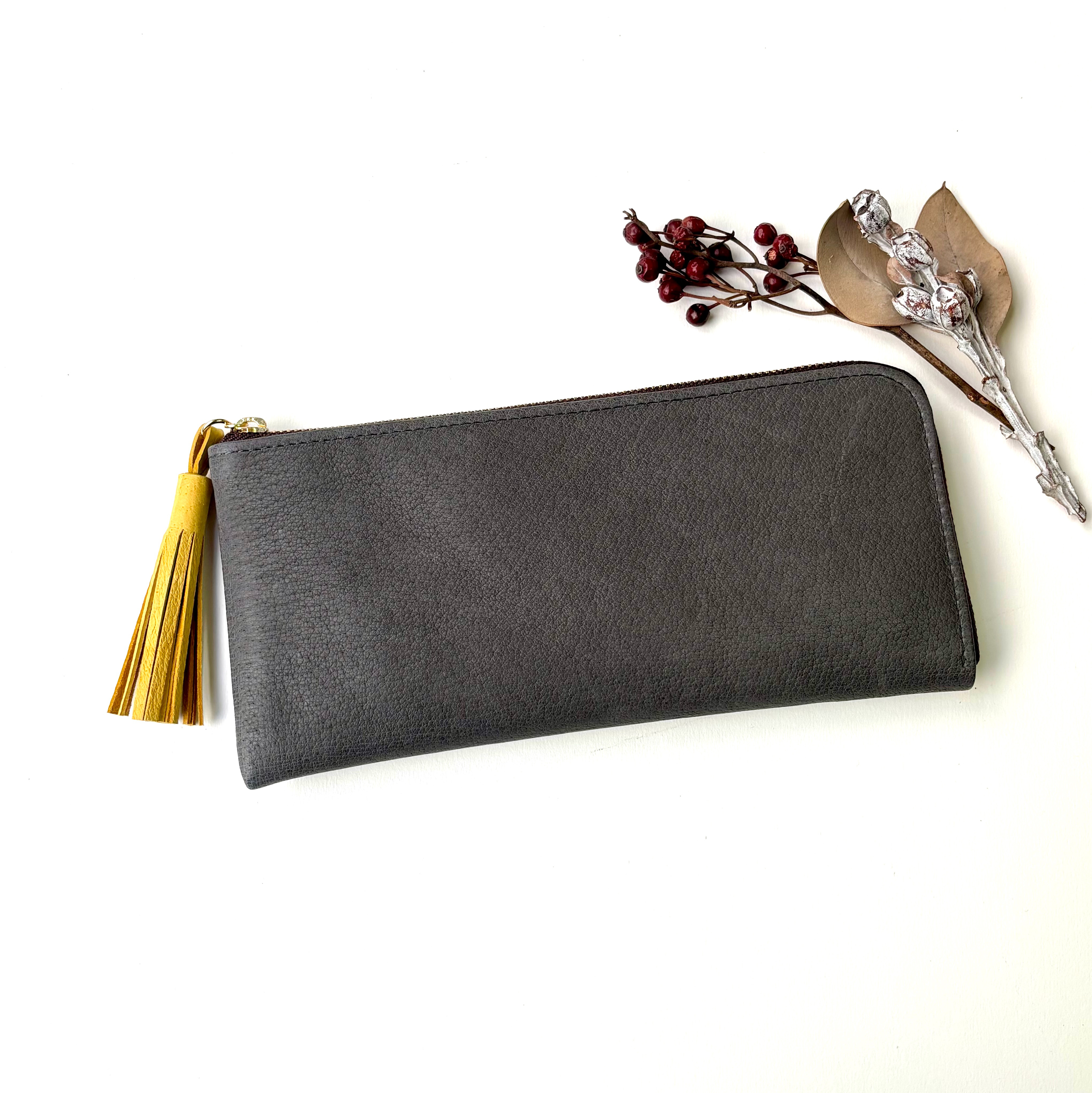 【カラーオーダーできます】ピッグスキンのスリムな長財布