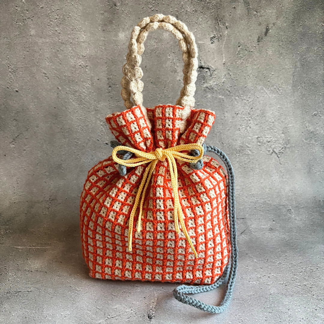 BUILD-001　　　　　　　　　　　　　　　　　　　　　　　　　　　　　　　　　　　　　　　　手編みのバッグ